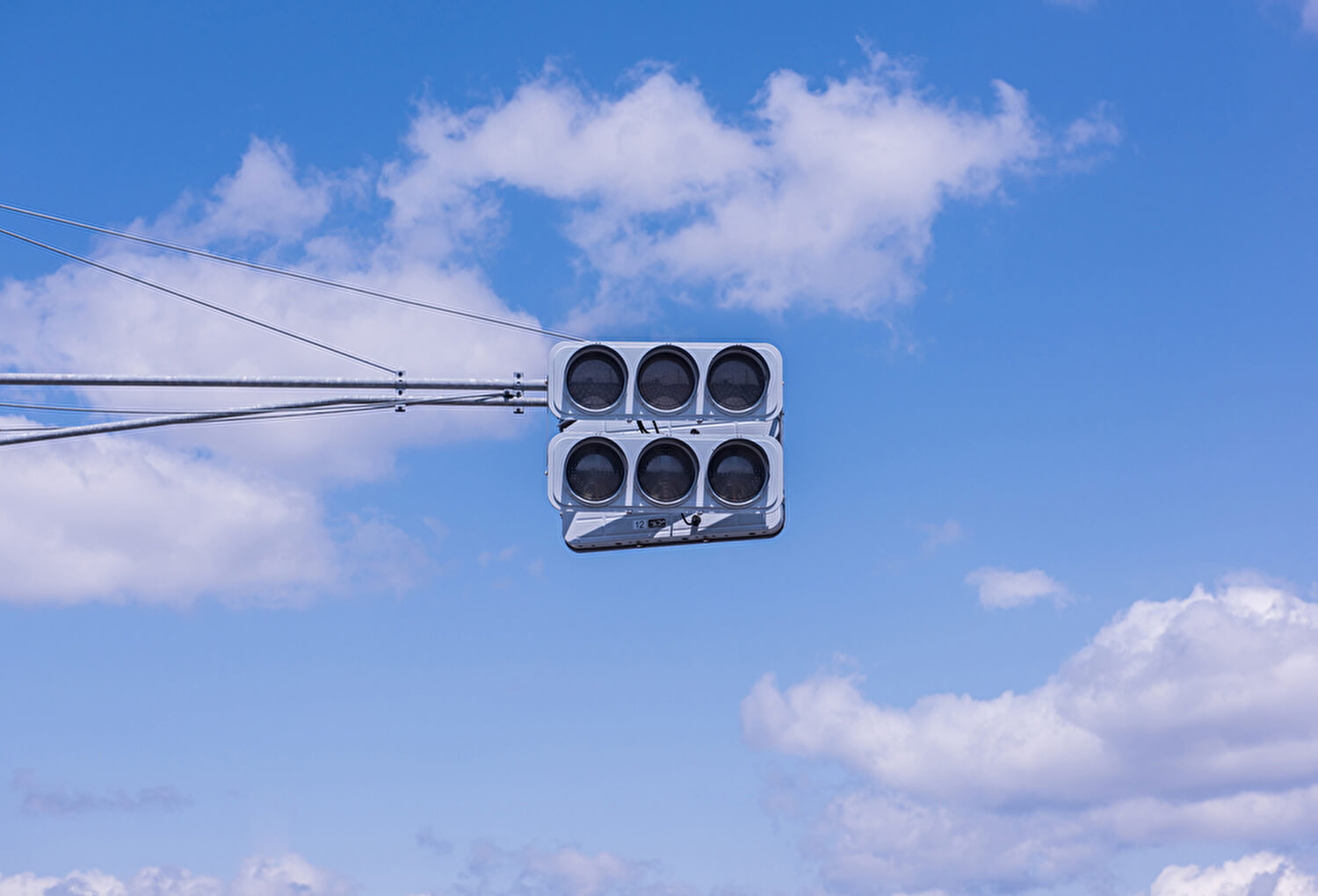 【停電の経験者に聞いた】停電時あってよかった対策グッズとは？